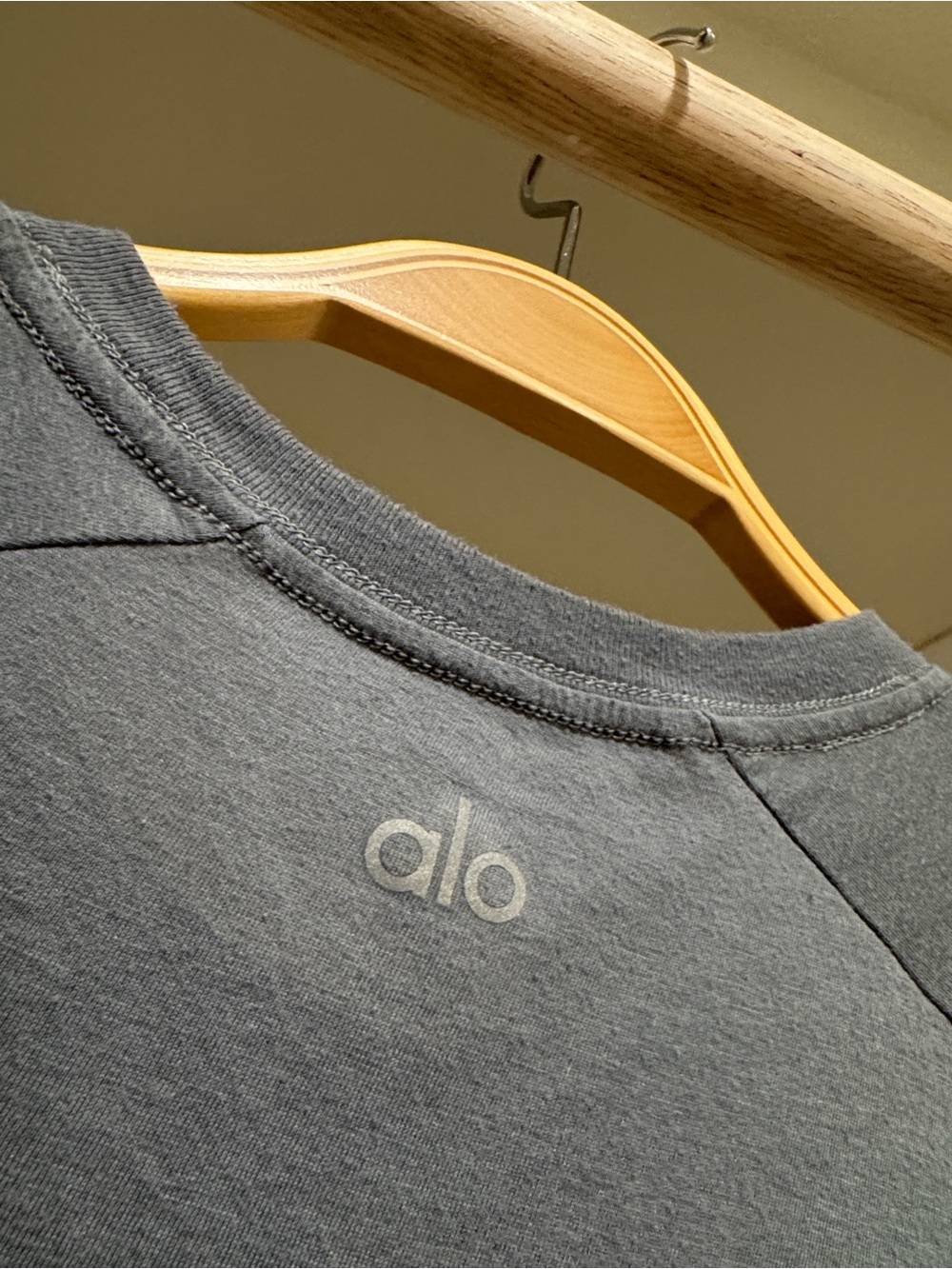 4-Pack ALO Yoga Men's Short Sleeve Crew Neck Tees | Size M - Picture 9 of 16